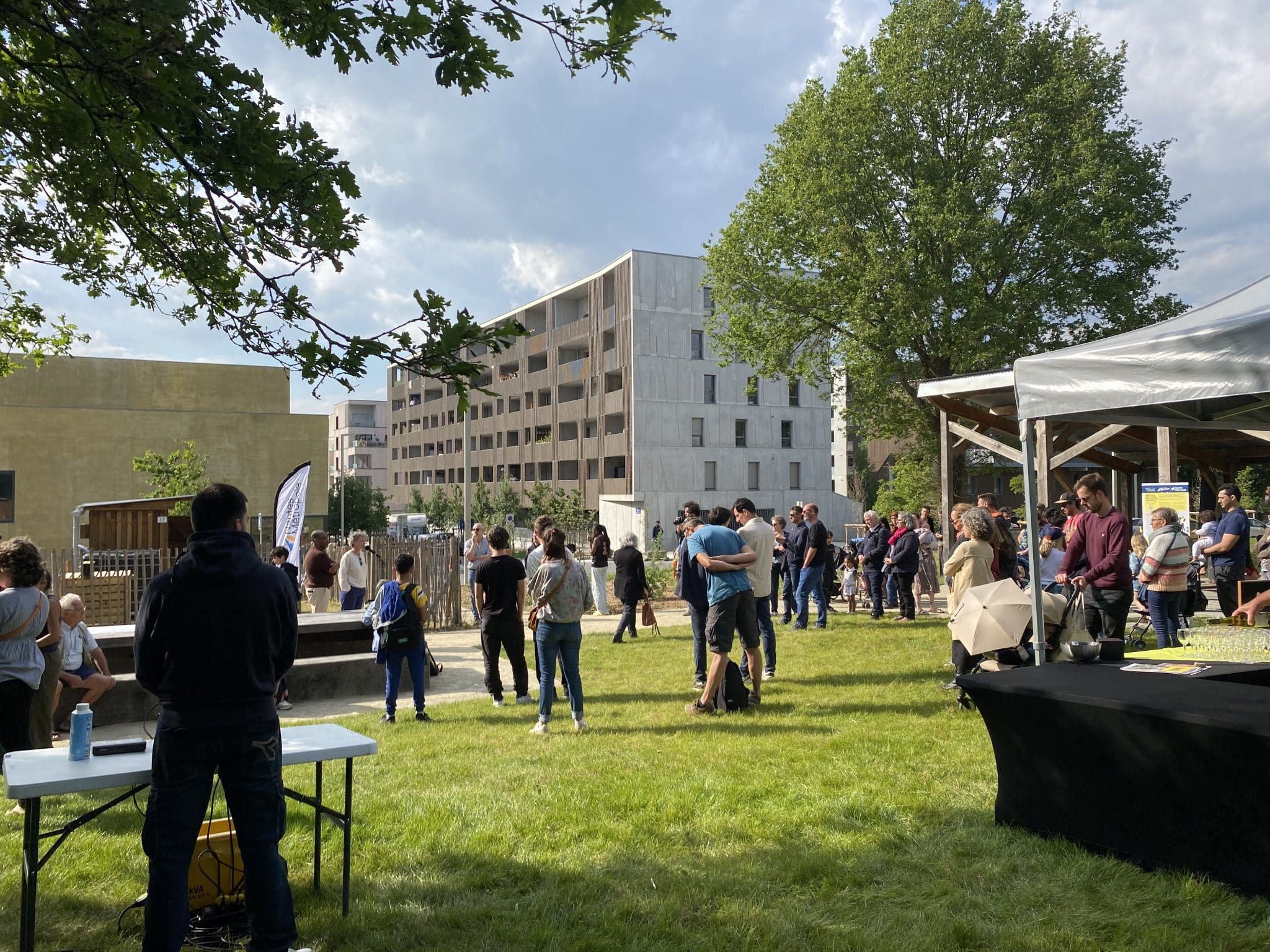 Inauguration de la halle mutualisée et des jardins familiaux au Champ de Manoeuvre © NMA
